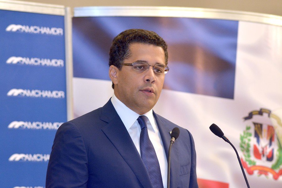 David Collado lidera preferencias presidenciales, según encuesta